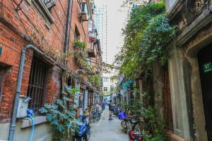 Old French Concession Coziness (Julu Road)
