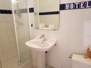 Hotels Hotel Des Poetes avec parking sur reservation : photos des chambres