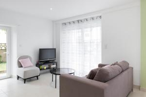 Corneille by Cocoonr