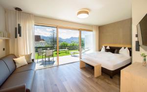 Haus Gregori Modern & Central Stay in Vineyard with Rooftop & Served Breakfast