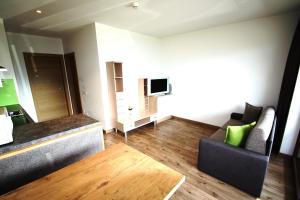 Apartment with Mountain View