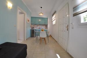 Deluxe One-Bedroom Apartment room in Angels Pool Studios and Apartments