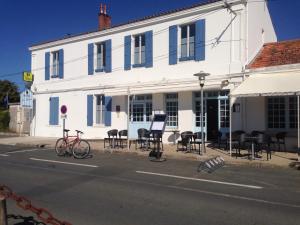 Hotels Les Bains Boyardville - Hotel et Restaurant : photos des chambres