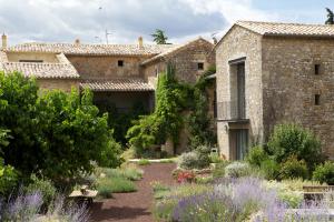 Place Ulysse Dumas, 30700 Baron, Uzes, Provence, France.