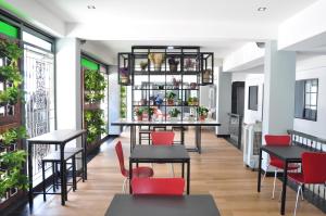 C Room "Chomchan" at Airport