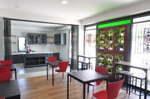 C Room "Chomchan" at Airport