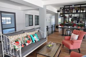 C Room "Chomchan" at Airport