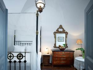 1864 The Sea Captains House