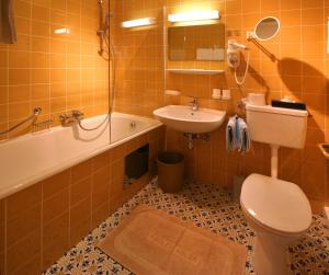 Hotel Tiroler Adler - bed and breakfast