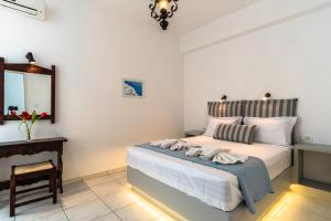 Villa Kalamia Dolphins Santorini Greece