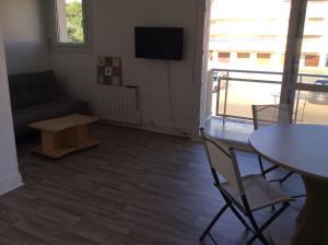 Appartements STELLA APPART 2 chambres a 100 ml de la plage wifi fibre : photos des chambres