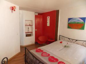 B&B / Chambres d'hotes La Maison Du Bonheur : Chambre Double - Vue sur Rue