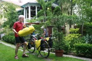 Base for Adventurers - Urban Guerrilla - Negotin