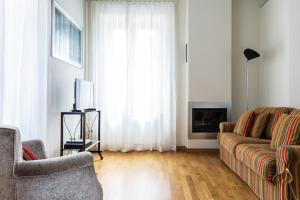 Via Rusconi 10 - byMyHomeinComo