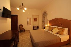 Double or Twin Room with Private Bathroom