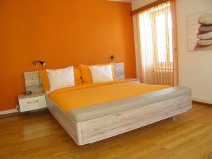 Double Room with Lake View room in Auberge au Cavalier