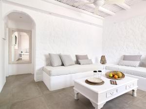 Delmar Apartments & Suites Milos Milos Greece