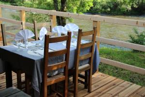 Hotels Hotel Restaurant Les Gorges de Chouvigny : photos des chambres