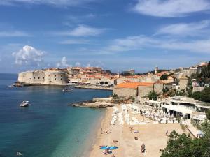 Luxury Beachfront Apartment Banje 