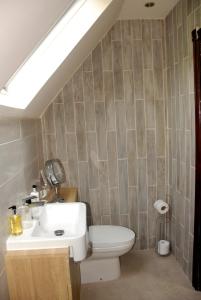 Cleavers Lyng 16th Century Country House