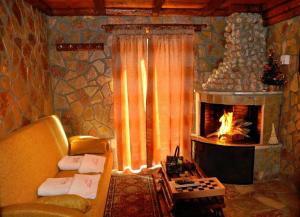 Deluxe Suite with Fireplace - Maisonette