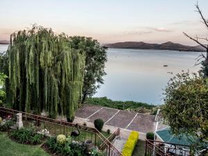 Kosmos Manor Guest House