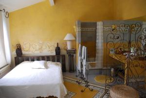 Lombre de la Glycine du Golfe de Saint Tropez