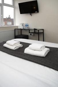 Double Room with Private Bathroom room in Guest House London