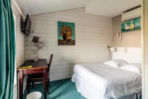 Hotels Logis Domaine du Prieure : Chambre Double Standard