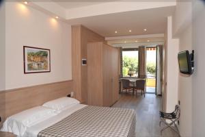 Double or Twin Room with Terrace and Sea View