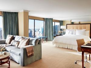 Four Seasons hotel,
Vancouver, Canada.
The photo picture quality can be
variable. We apologize if the
quality is of an unacceptable
level.