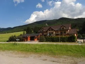 蒙大拿酒店 - 特尔乔夫