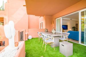 VACATION MARBELLA l Golden Mile Oasis l Family friendly l Next to the beach and Puente Romano l 24-7 Security
