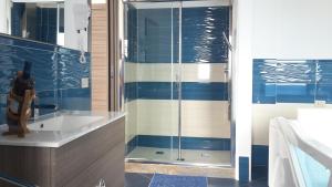 Chambre Double avec Bain à Remous et Vue sur la Mer