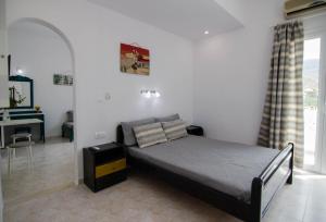 Hotel Delfini Ios Greece