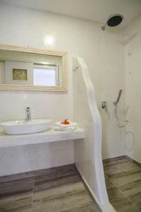 Hotel Delfini Ios Greece