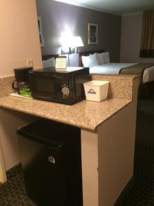 Queen Room with Two Queen Beds - Non-Smoking room in Days Inn by Wyndham Indio