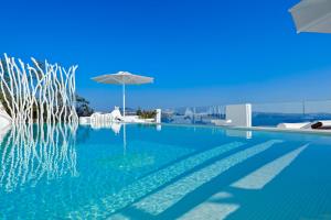 Master Suite with Infinity Private Pool