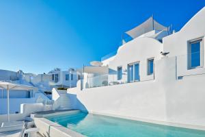 Master Suite with Infinity Private Pool