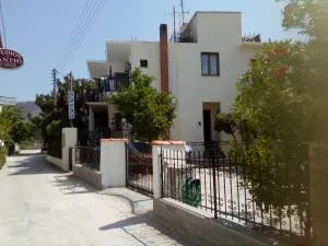 Arleta's Sunny Guesthouse - Prinos