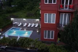 黄金旅馆 - 高尼奥