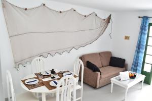 Puerto del Carmen center - New Apartment by the pool and private parking