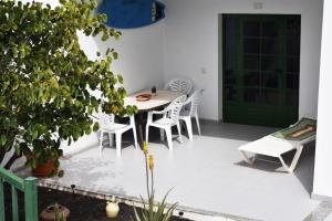 Puerto del Carmen center - New Apartment by the pool and private parking