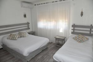 Hotels Hotel Les Mimosas : Chambre Triple Standard Climatisée