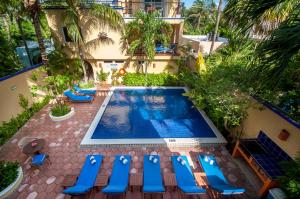 Abbey Del Sol - Beach-steps condos