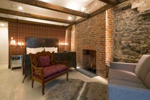 Auberge Place dArmes - Par Aneyro