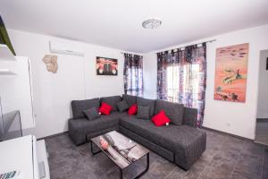 Apartment Jomarko - Spacious apartment for 6 in Trogir
