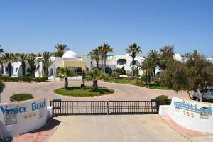 Hotel Venice Beach- Families and Couples Only