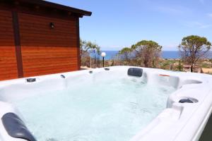 One-Bedroom House With Hot Tub room in Agli Ulivi Cefalù