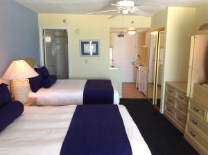 Queen Studio - Gulf Front room in Shoreline Island Resort - Exclusively Adult